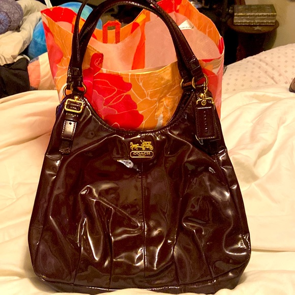 🎀 AUTH COACH BURGUNDY PATENT LEATHER SHOULDER TOTE BAG GREAT CONDITION 💛 - Picture 1 of 7